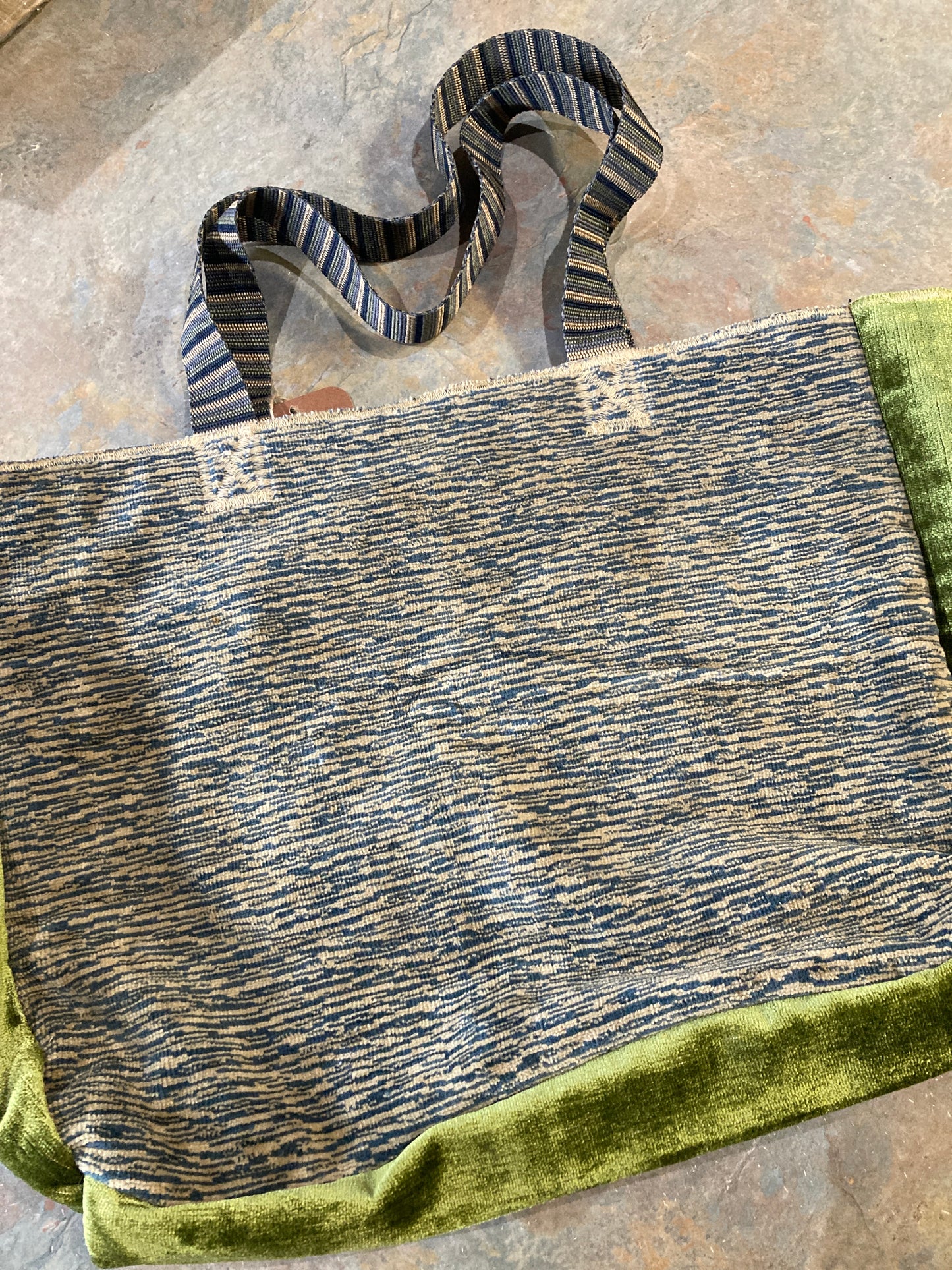 TOYA / Tote