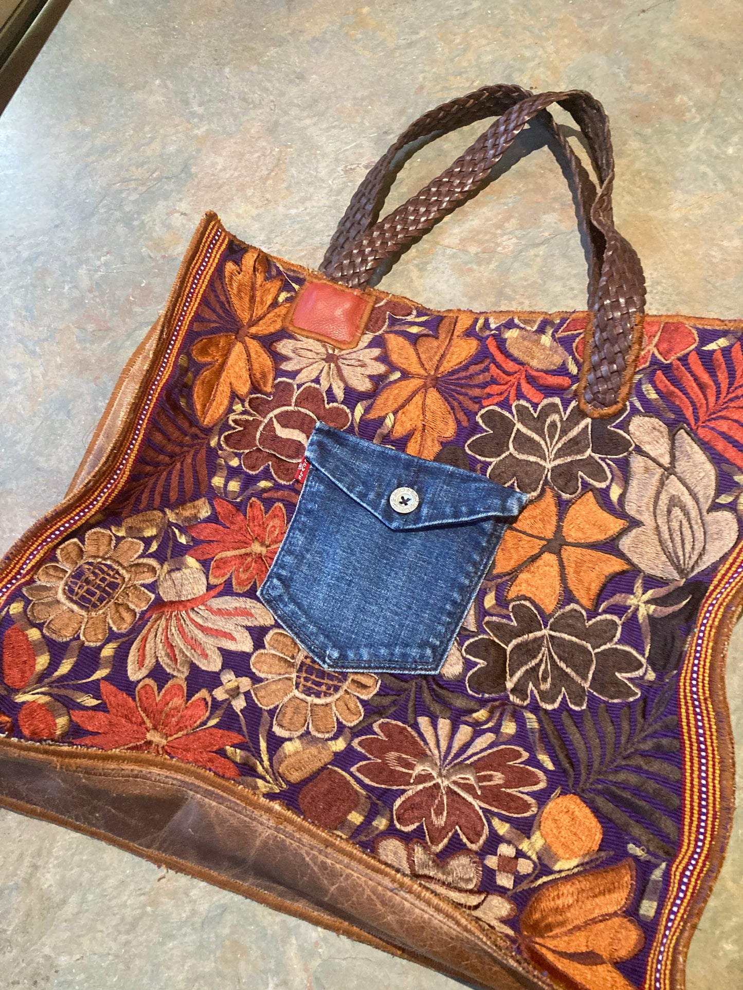 CHRISTI / Embroidered Tote