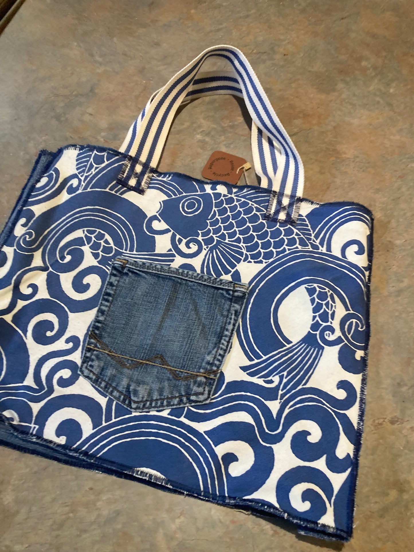 SAXON / Tote