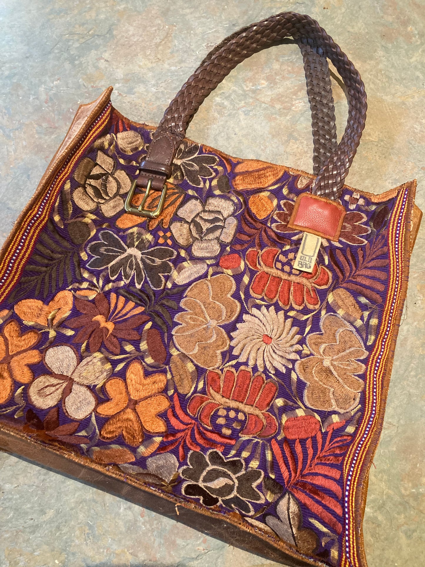 CHRISTI / Embroidered Tote