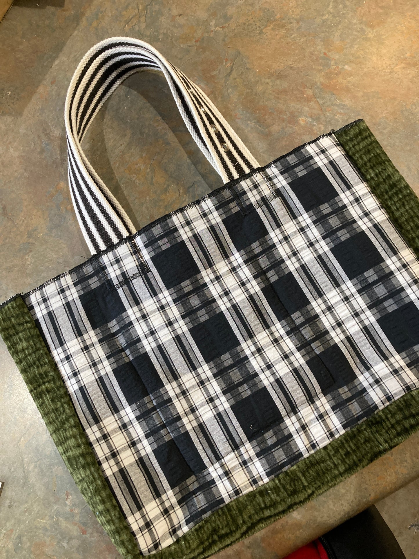 NEVEAH / Tote