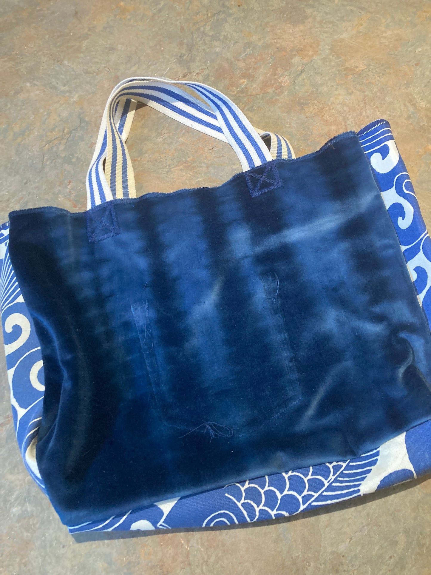SAXON / Tote