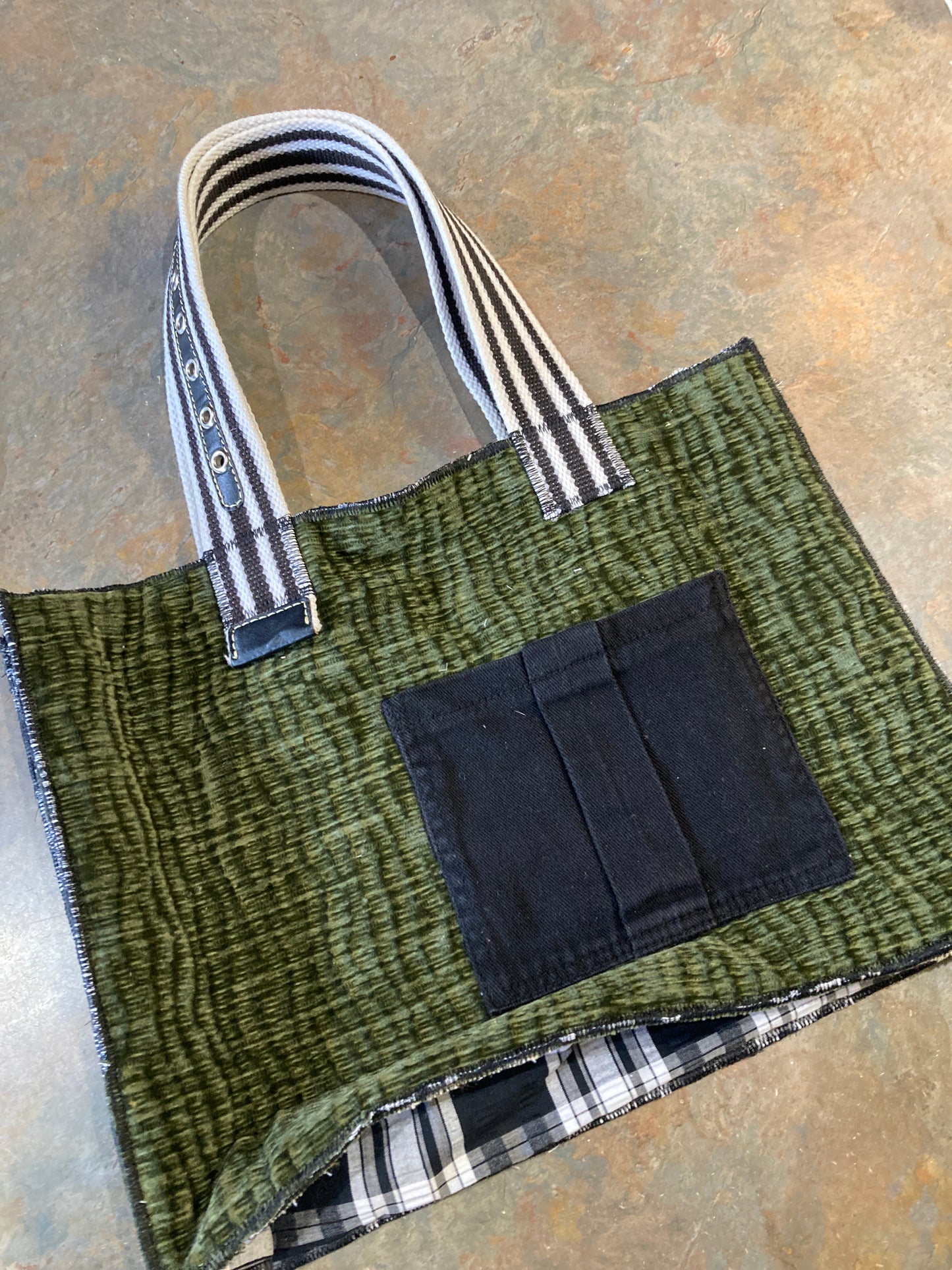 NEVEAH / Tote