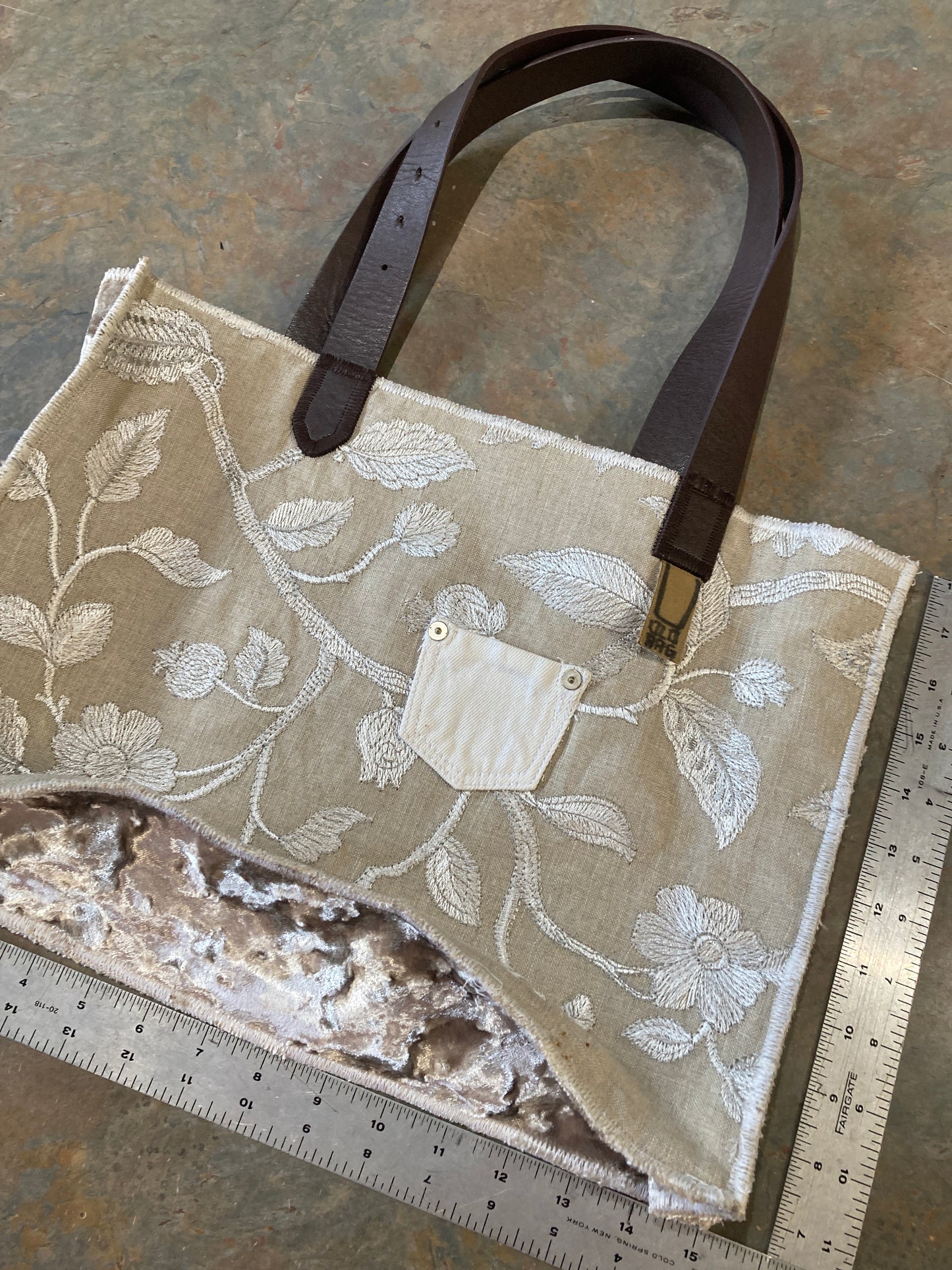 ELLISE / Embroidered Tote