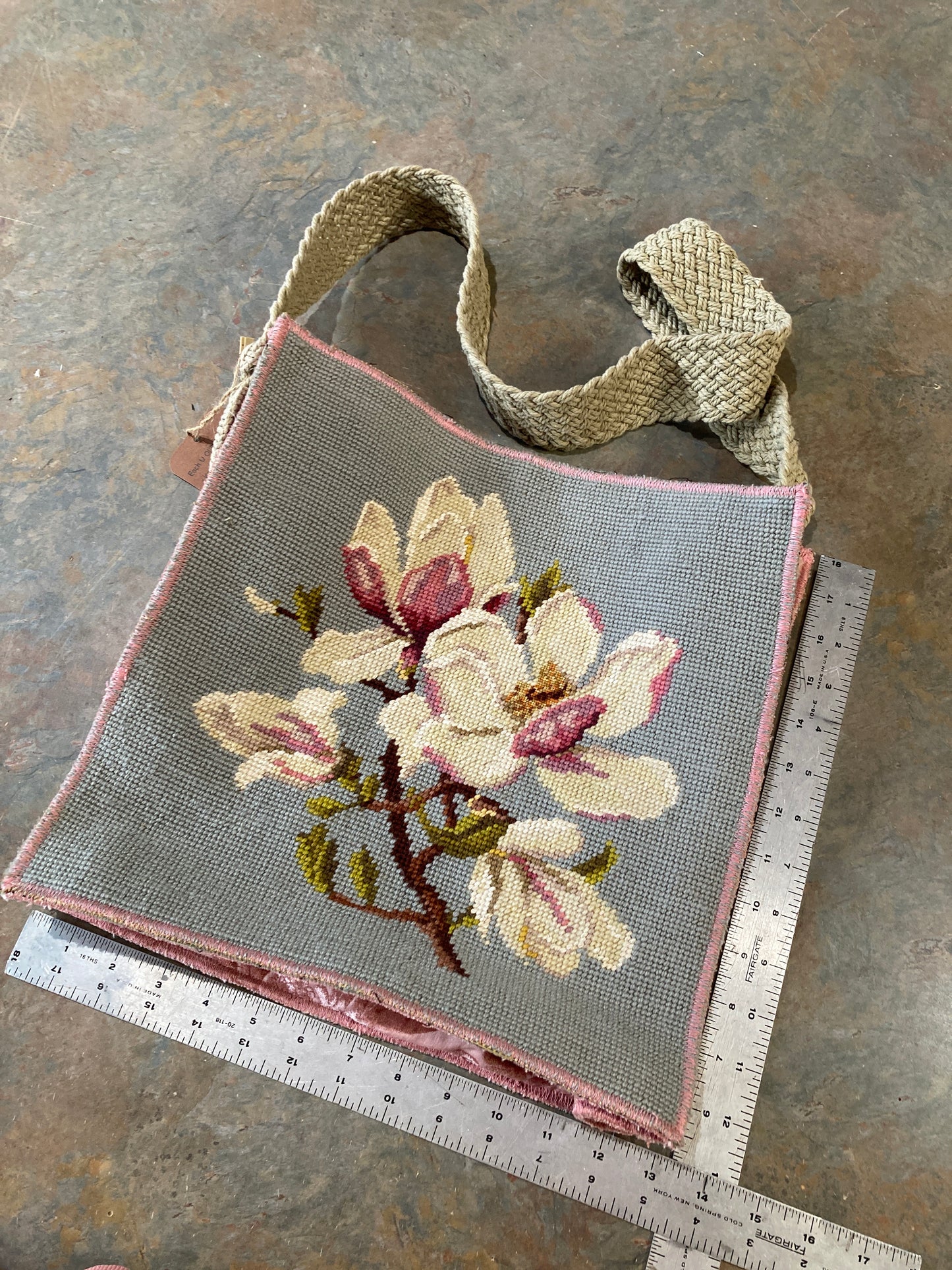 AMY / Embroidered Vintage Crossbody