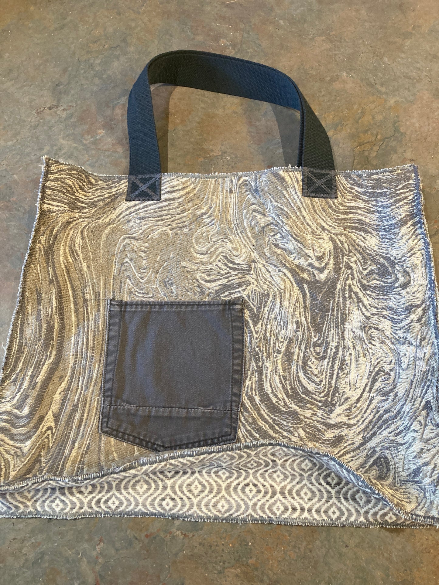 OOLIE / Tote