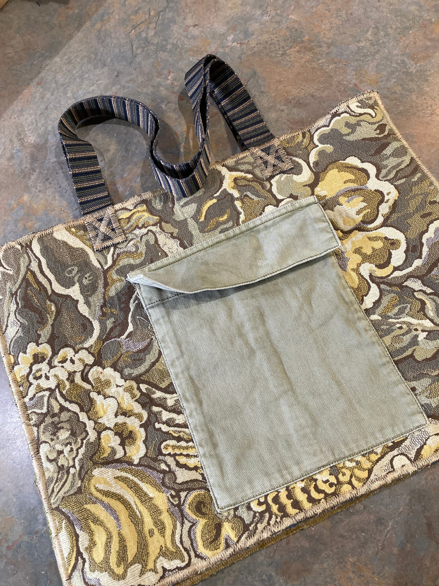 TOYA / Tote