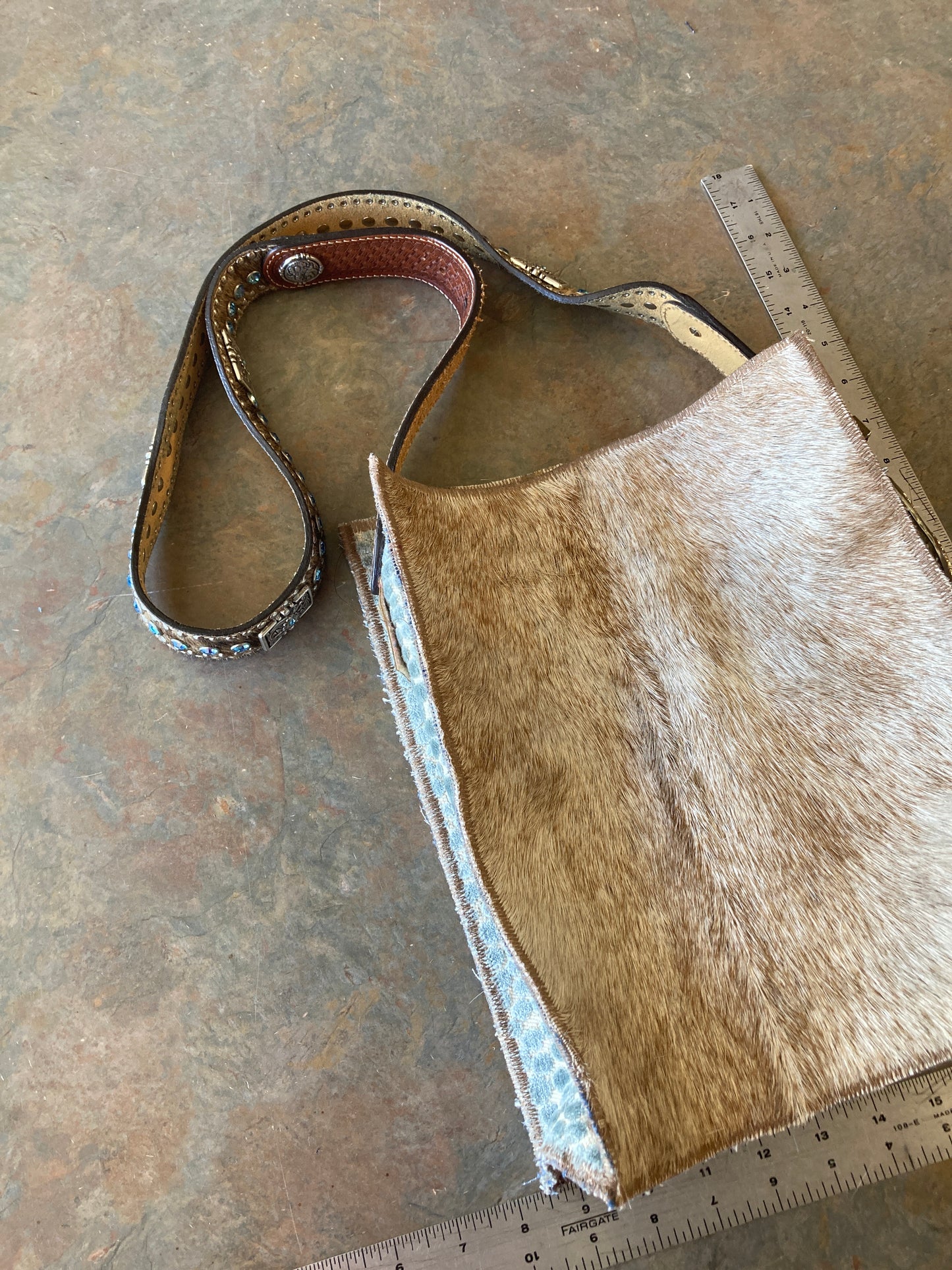 MANDI / Hide Crossbody