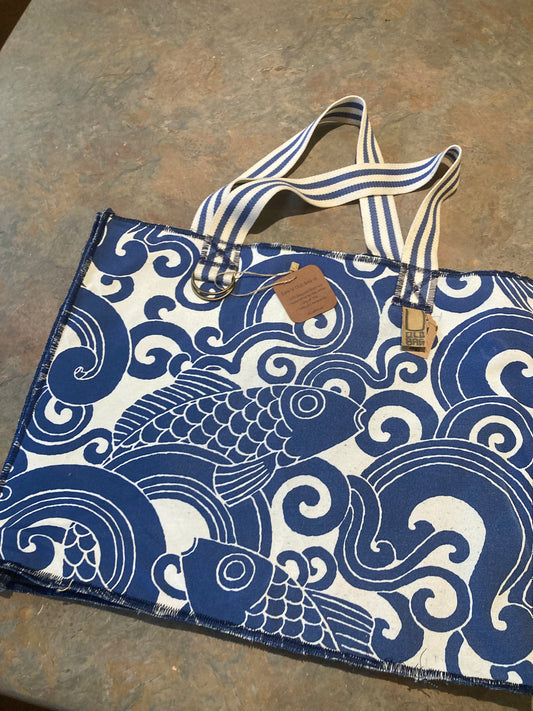 SAXON / Tote