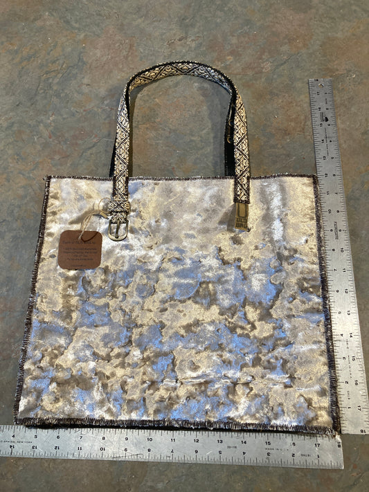 DESLYN / Tote