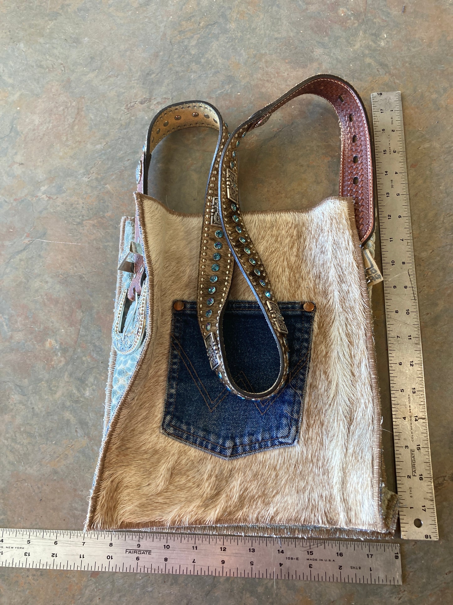 MANDI / Hide Crossbody