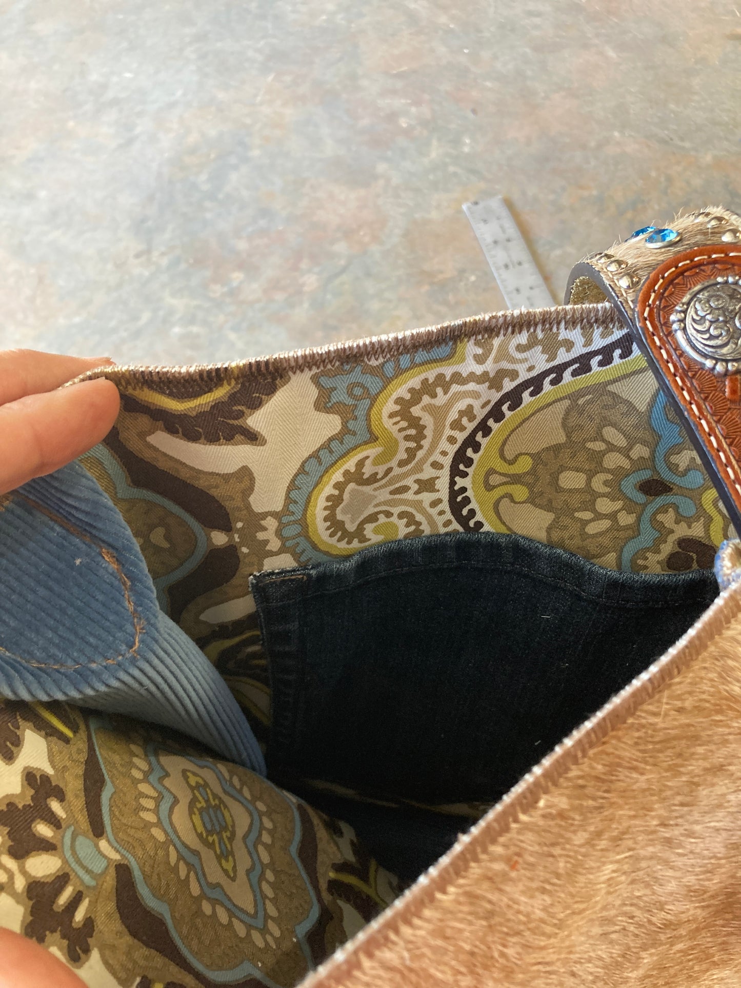 MANDI / Hide Crossbody
