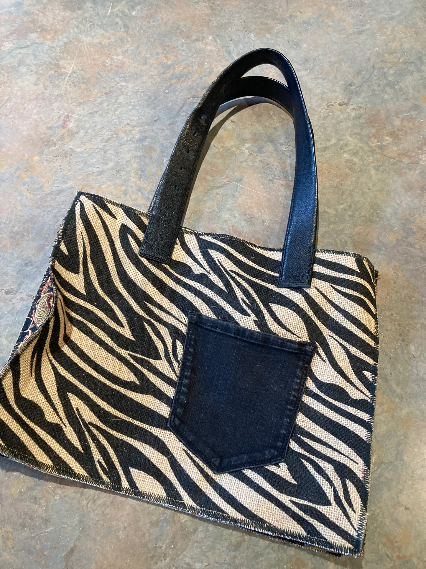 LYRIC / Tote