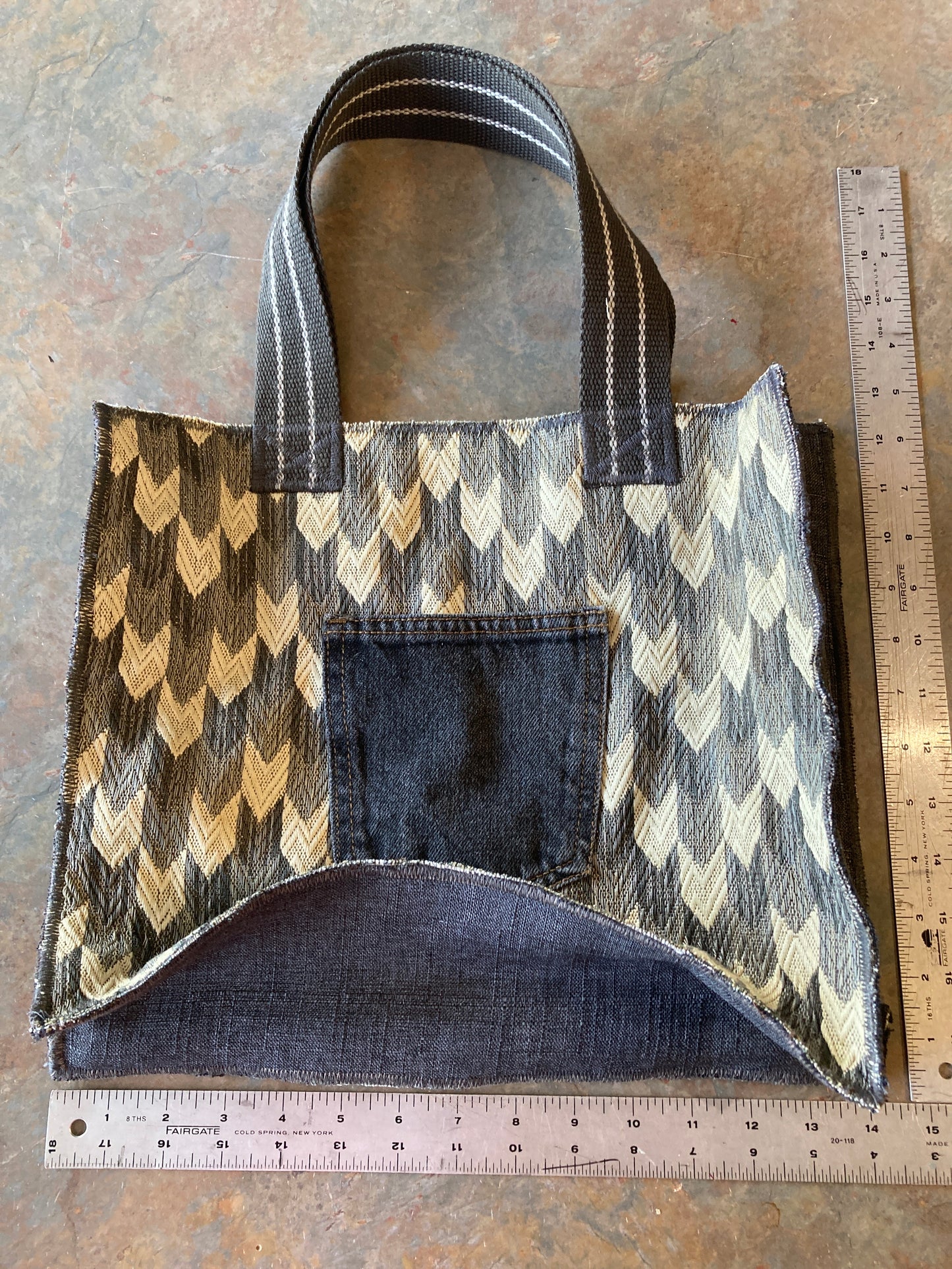 NISSA / Tote