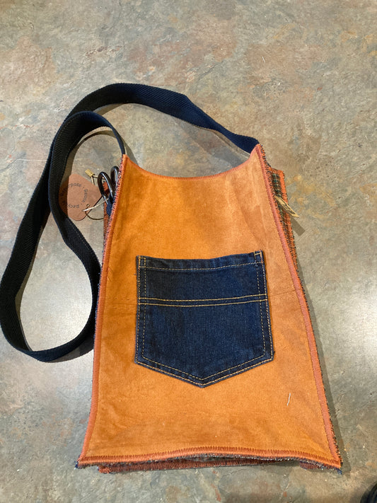 GENESIS / Crossbody