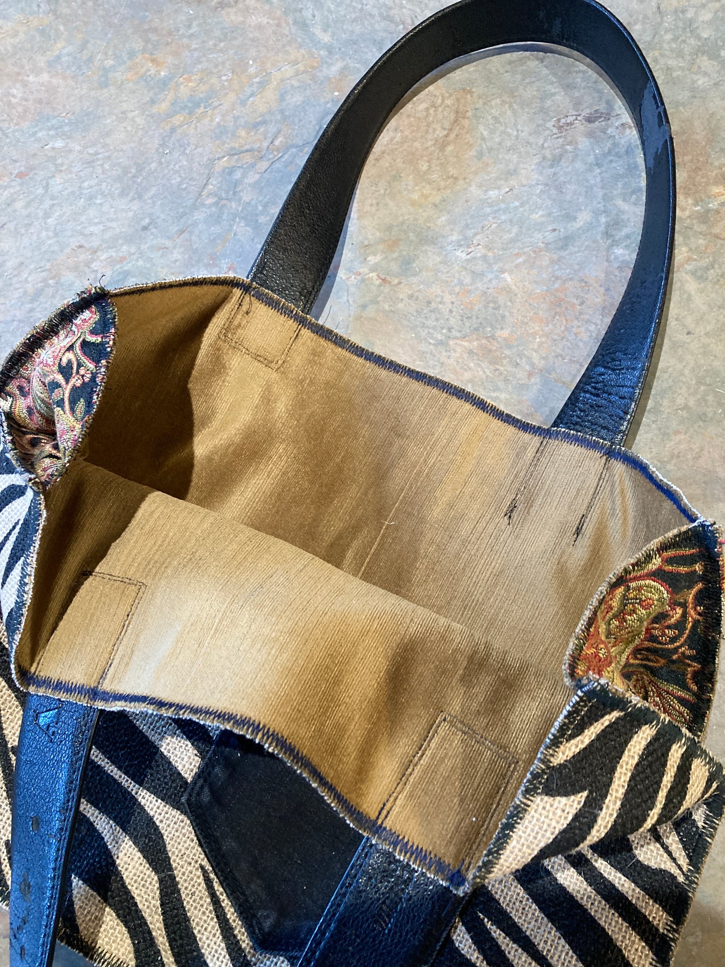 LYRIC / Tote