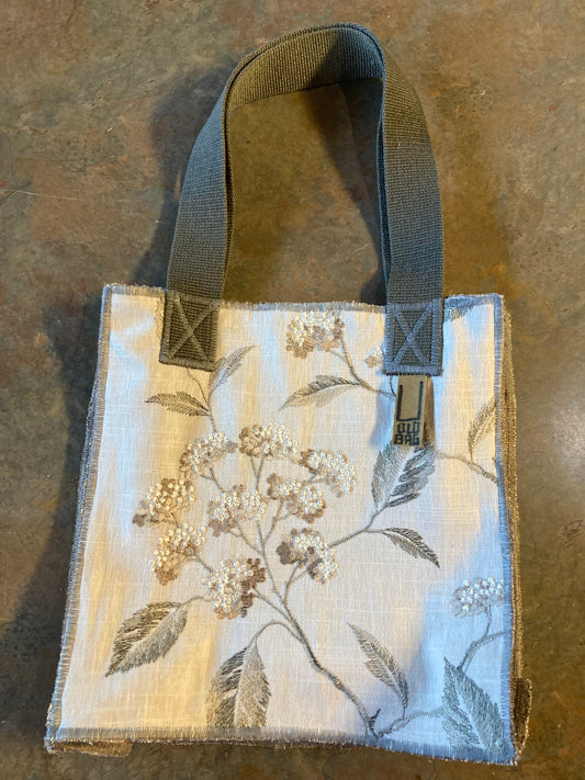 WENDY / Embroidered Tote